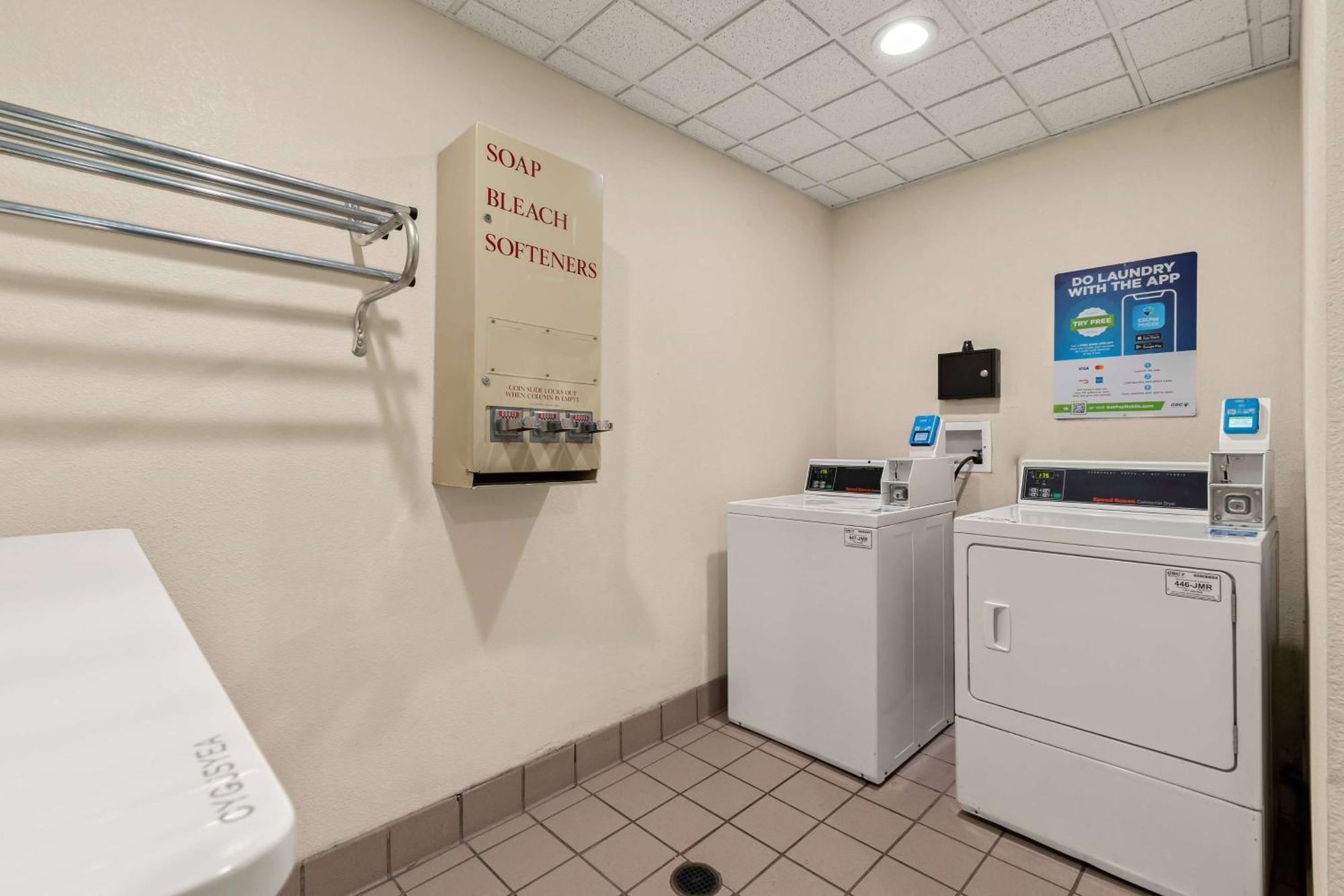 Ramada By Wyndham Harrisburg/hershey Area Hotel Harrisburg
