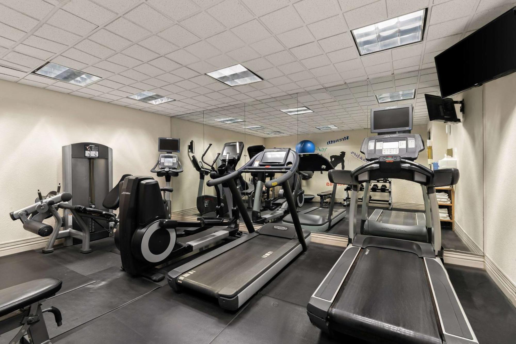 Ramada By Wyndham Harrisburg/hershey Area 3*