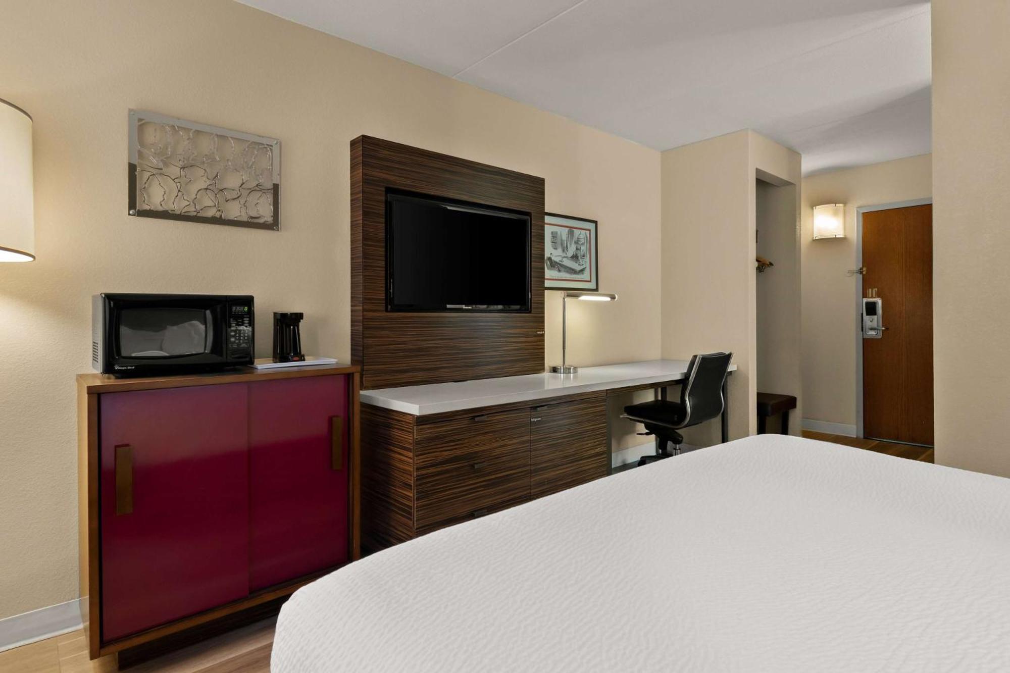 Ramada By Wyndham Harrisburg/hershey Area 3*